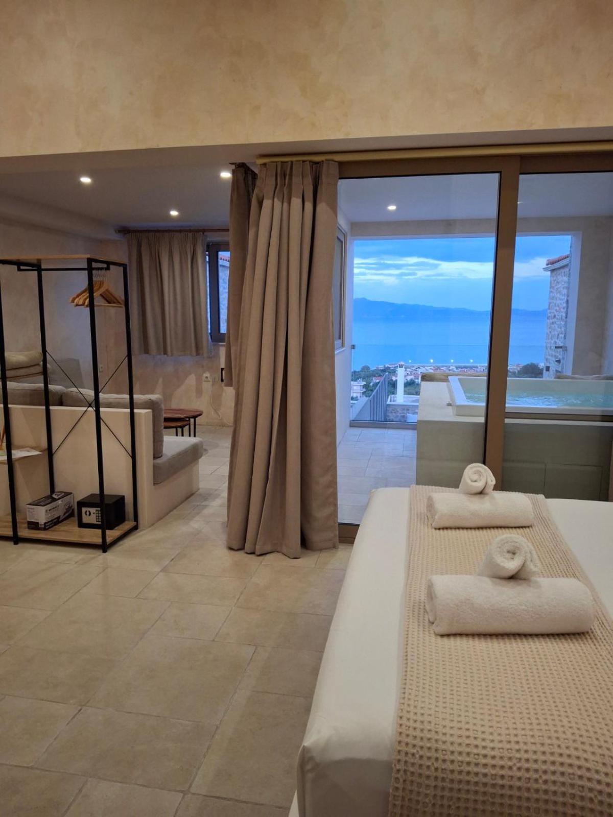 Mani Luxury Suites And Studios In Gytheio With Private Pools Gythio Exterior foto